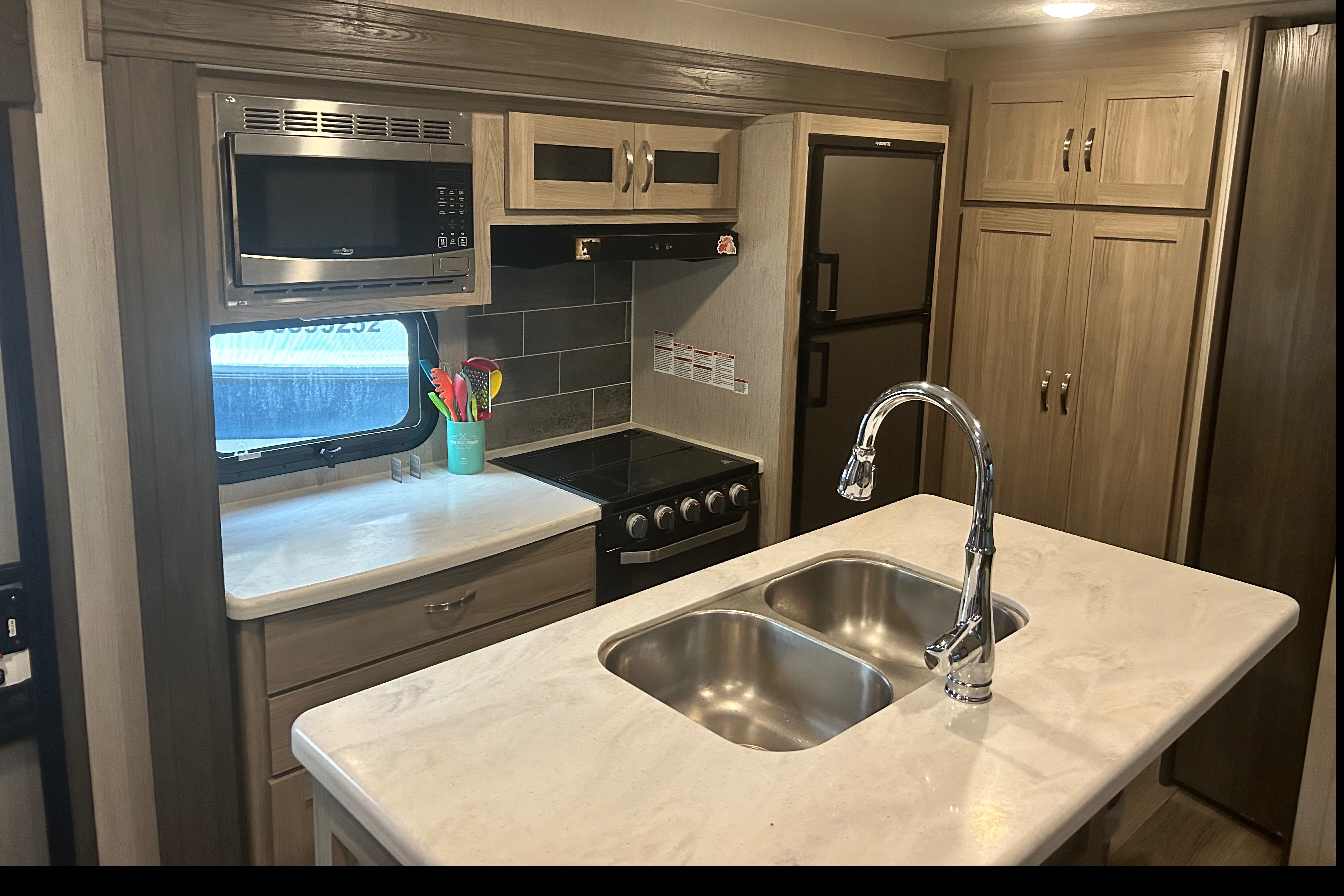 Coachmen Freedom Express Maple Edition 32’