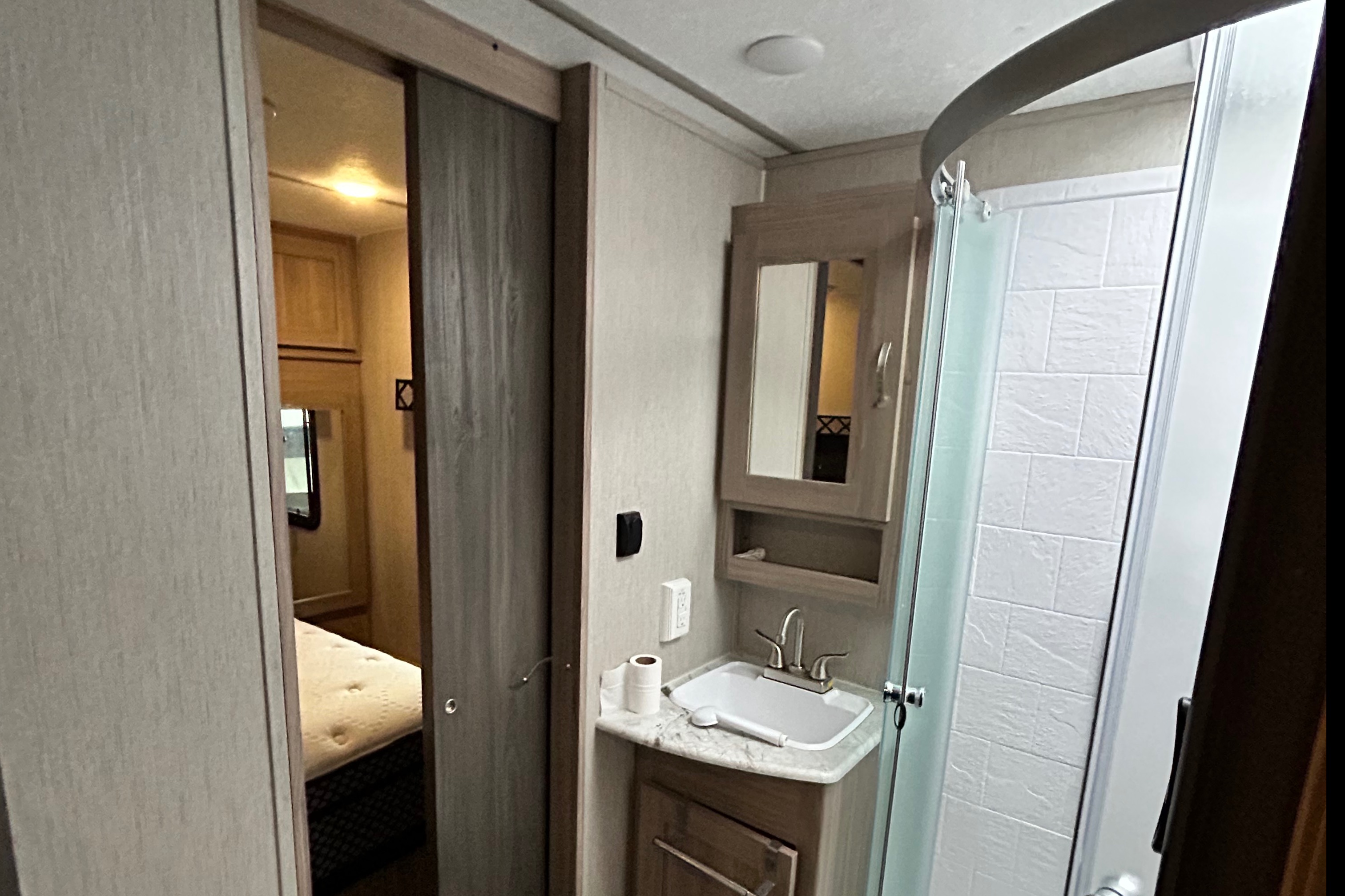 Coachmen Freedom Express Maple Edition 32’