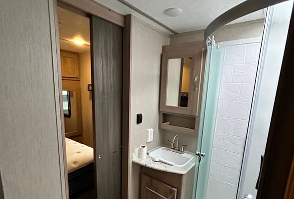 Coachmen Freedom Express Maple Edition 32’