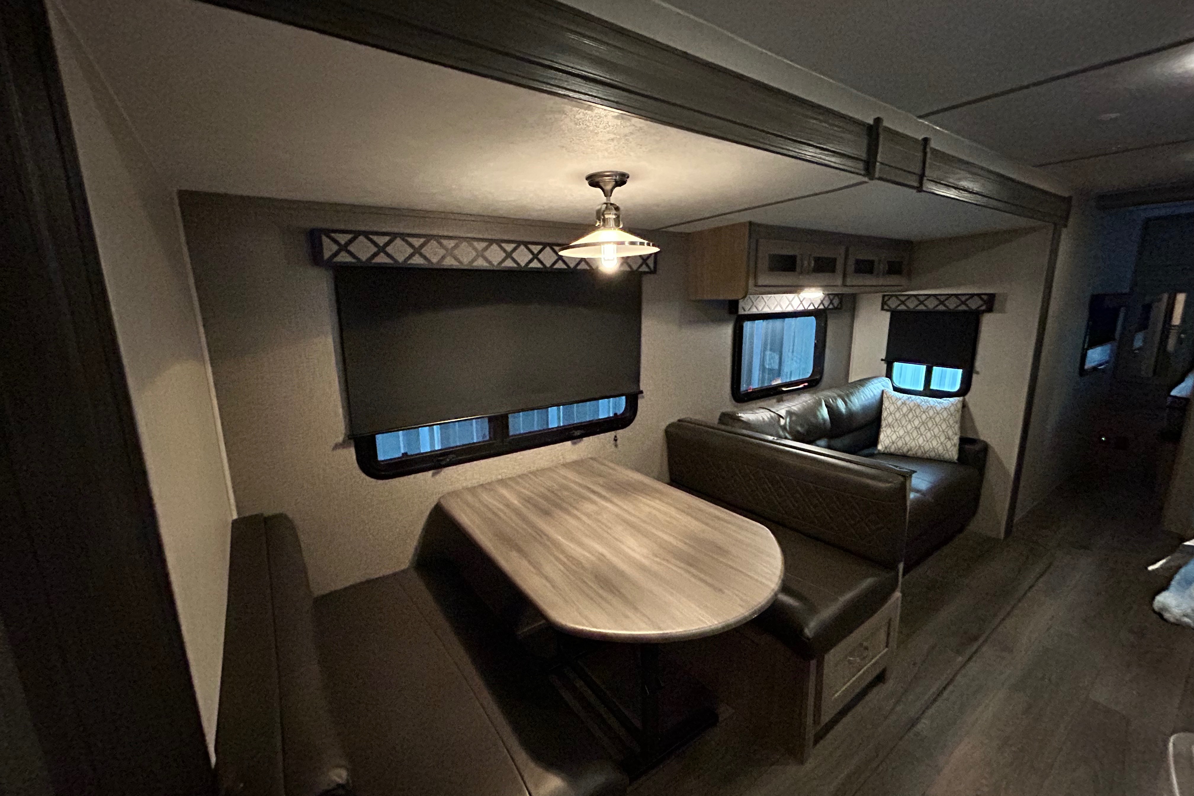 Coachmen Freedom Express Maple Edition 32’