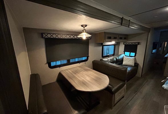 Coachmen Freedom Express Maple Edition 32’