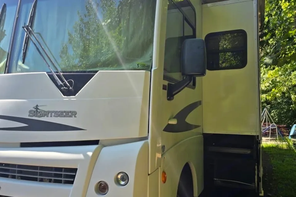 GBA Leisure Winnebago Sightseer 35J Class A