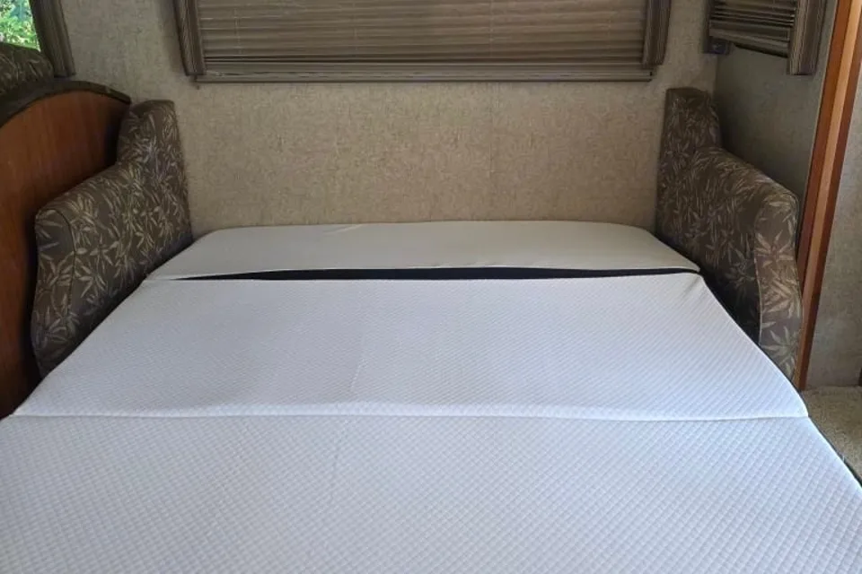 GBA Leisure Winnebago Sightseer 35J Class A