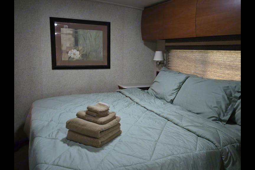 GBA Leisure Winnebago Sightseer 35J Class A