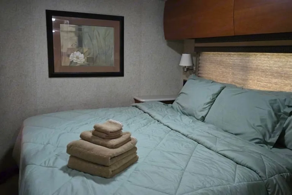 GBA Leisure Winnebago Sightseer 35J Class A