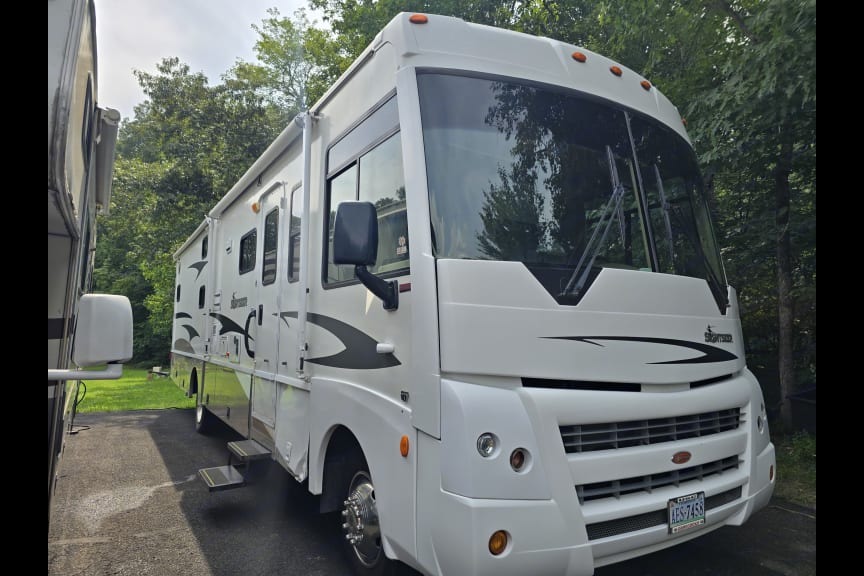 GBA Leisure Winnebago Sightseer 35J Class A