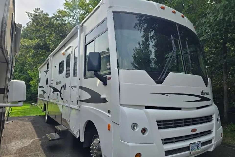 GBA Leisure Winnebago Sightseer 35J Class A