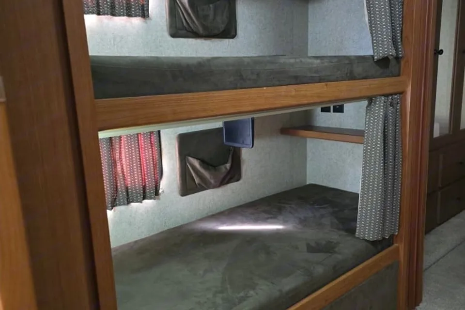 GBA Leisure Winnebago Sightseer 35J Class A