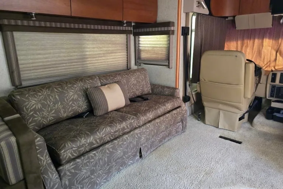 GBA Leisure Winnebago Sightseer 35J Class A