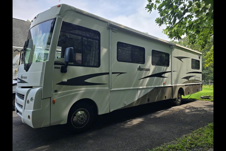 GBA Leisure Winnebago Sightseer 35J Class A