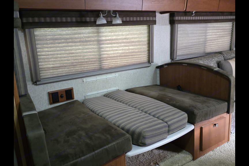 GBA Leisure Winnebago Sightseer 35J Class A