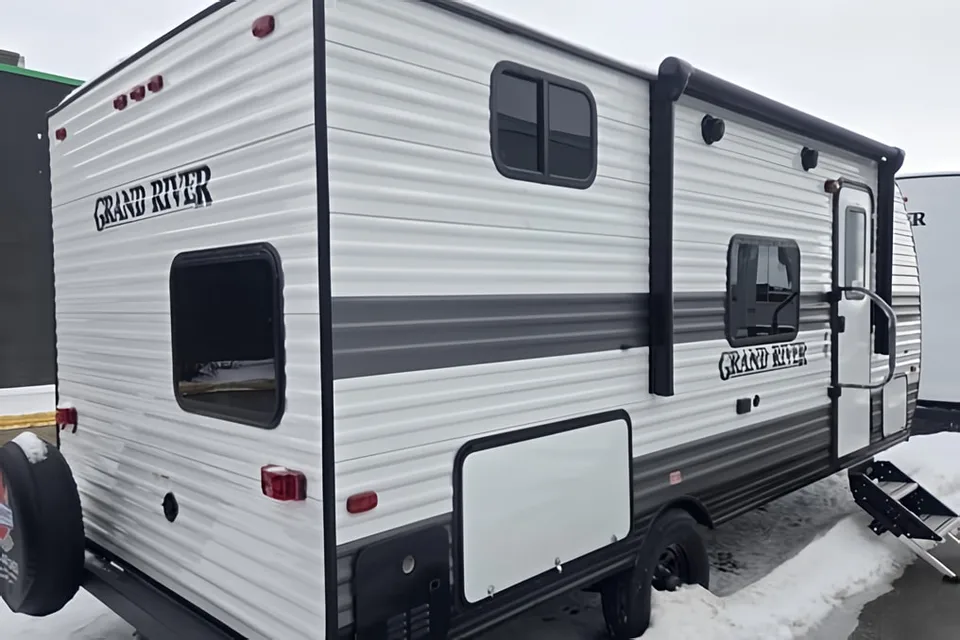 Family Friendly Light Weight Double Bunk 2025 Travel Trailer