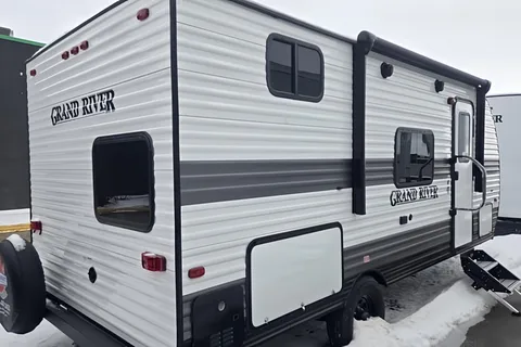 Family Friendly Light Weight Double Bunk 2025 Travel Trailer