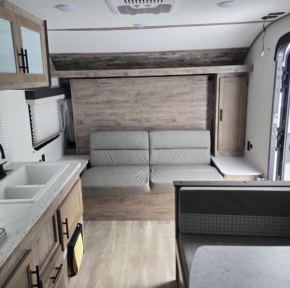 Family Friendly Light Weight Double Bunk 2025 Travel Trailer