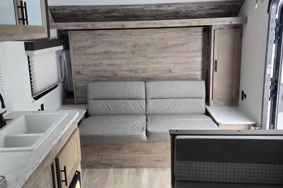 Family Friendly Light Weight Double Bunk 2025 Travel Trailer