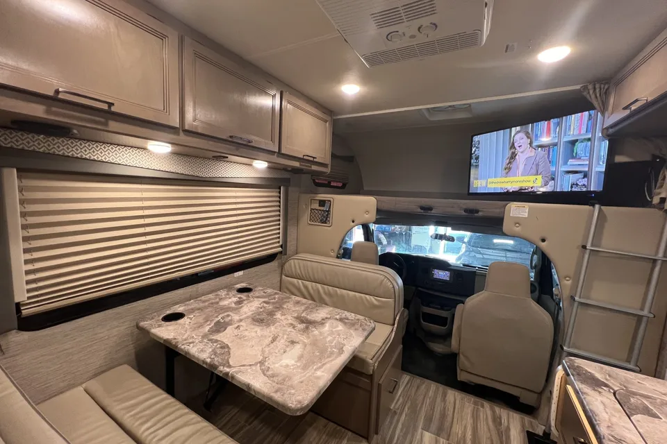Deer Land   Thor Motor Coach fourwind 22b Class C