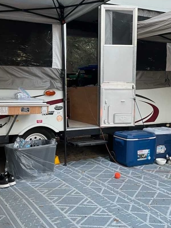 The Floyds Palomino Mustang Tent Trailer
