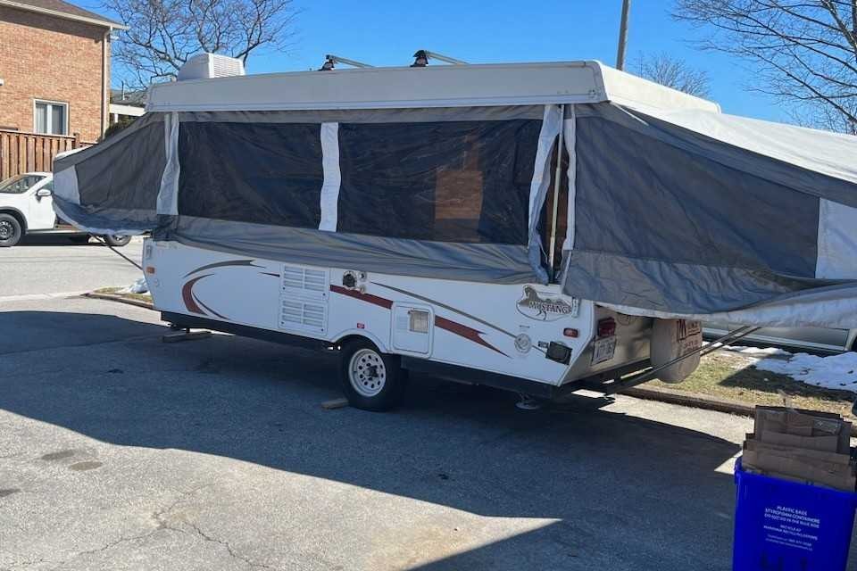 The Floyds Palomino Mustang Tent Trailer