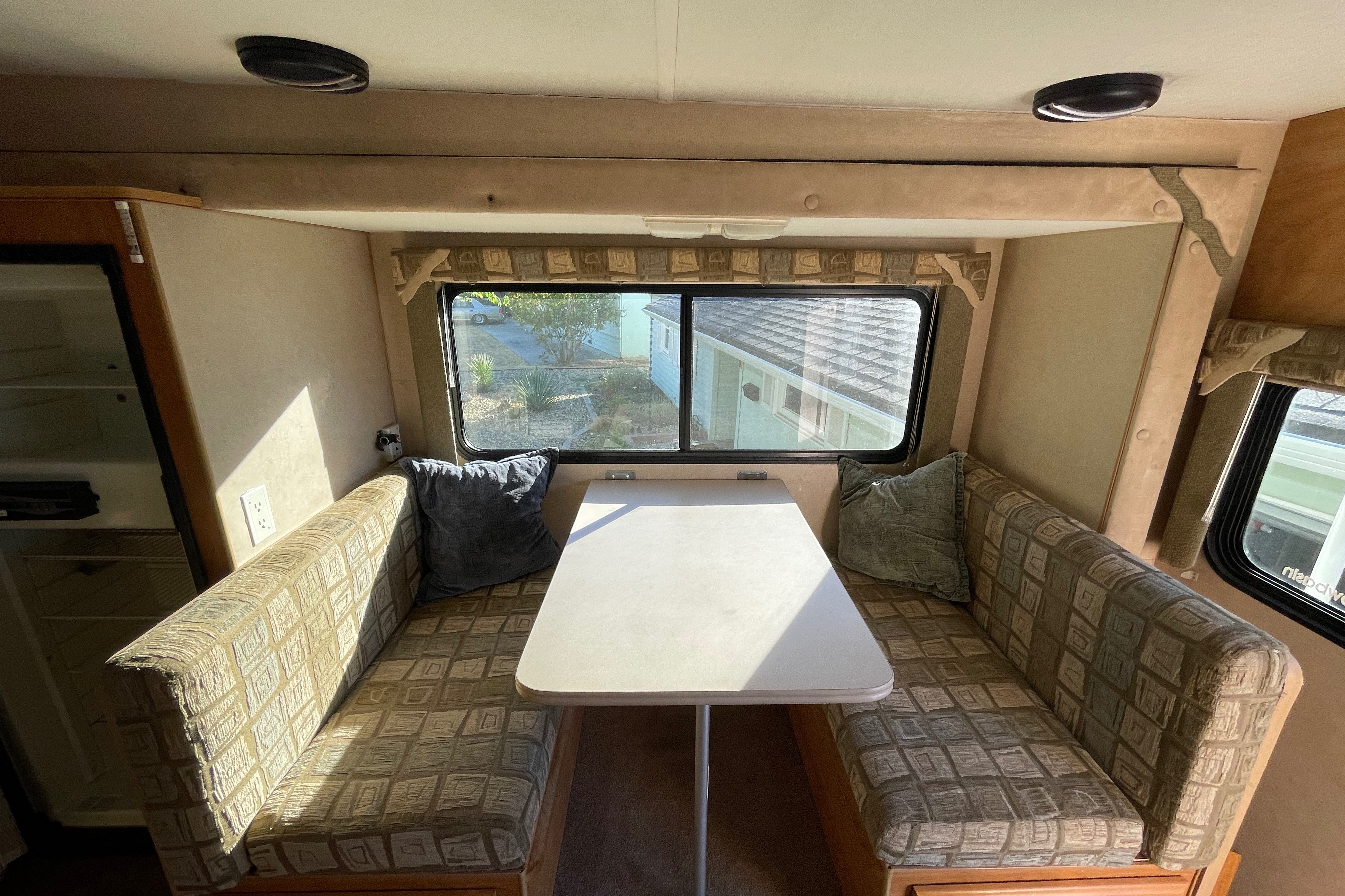 Jonanie - 4x4 Dodge & Cabover Camper (Starlink)