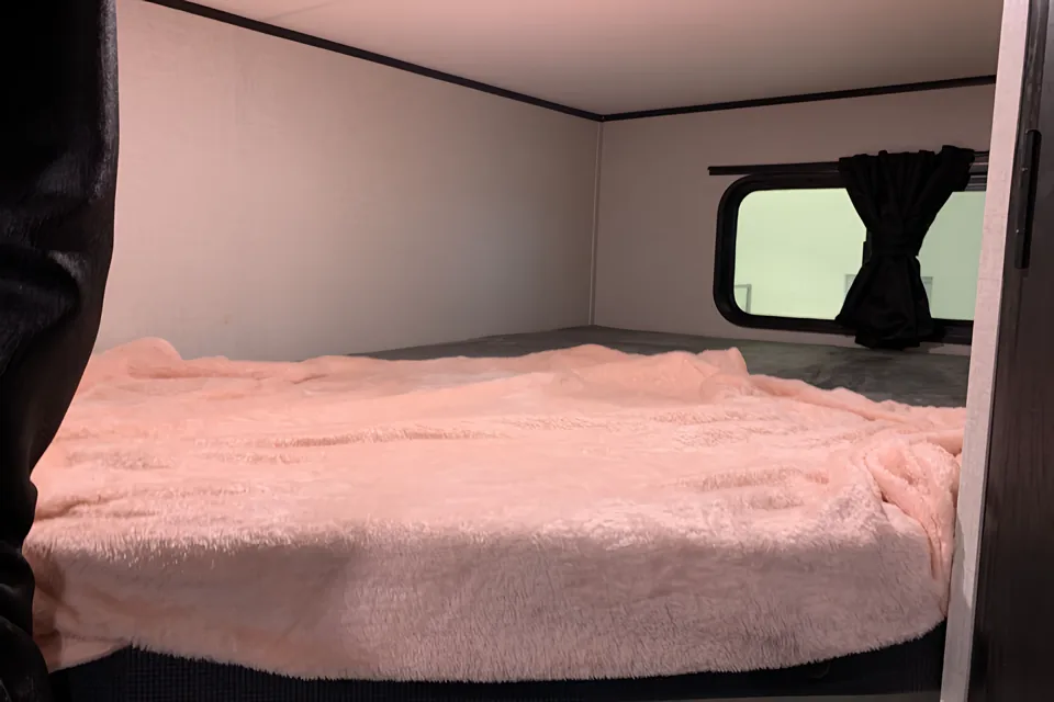 The Rolling Retreat - 2021 Starcraft 26' Bunkhouse