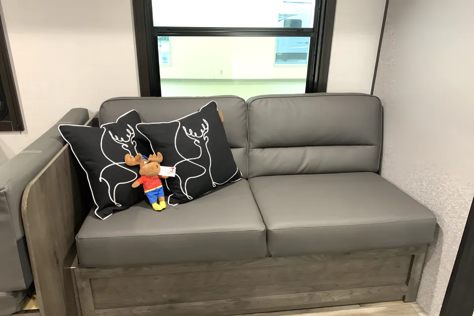 The Rolling Retreat - 2021 Starcraft 26' Bunkhouse