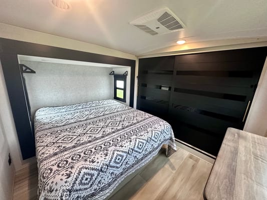 Forest River Heritage 320 viewGlen Fifth Wheel