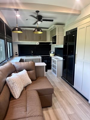 Forest River Heritage 320 viewGlen Fifth Wheel