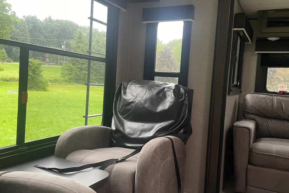 Sami's Jayco 28RLS Travel Trailer