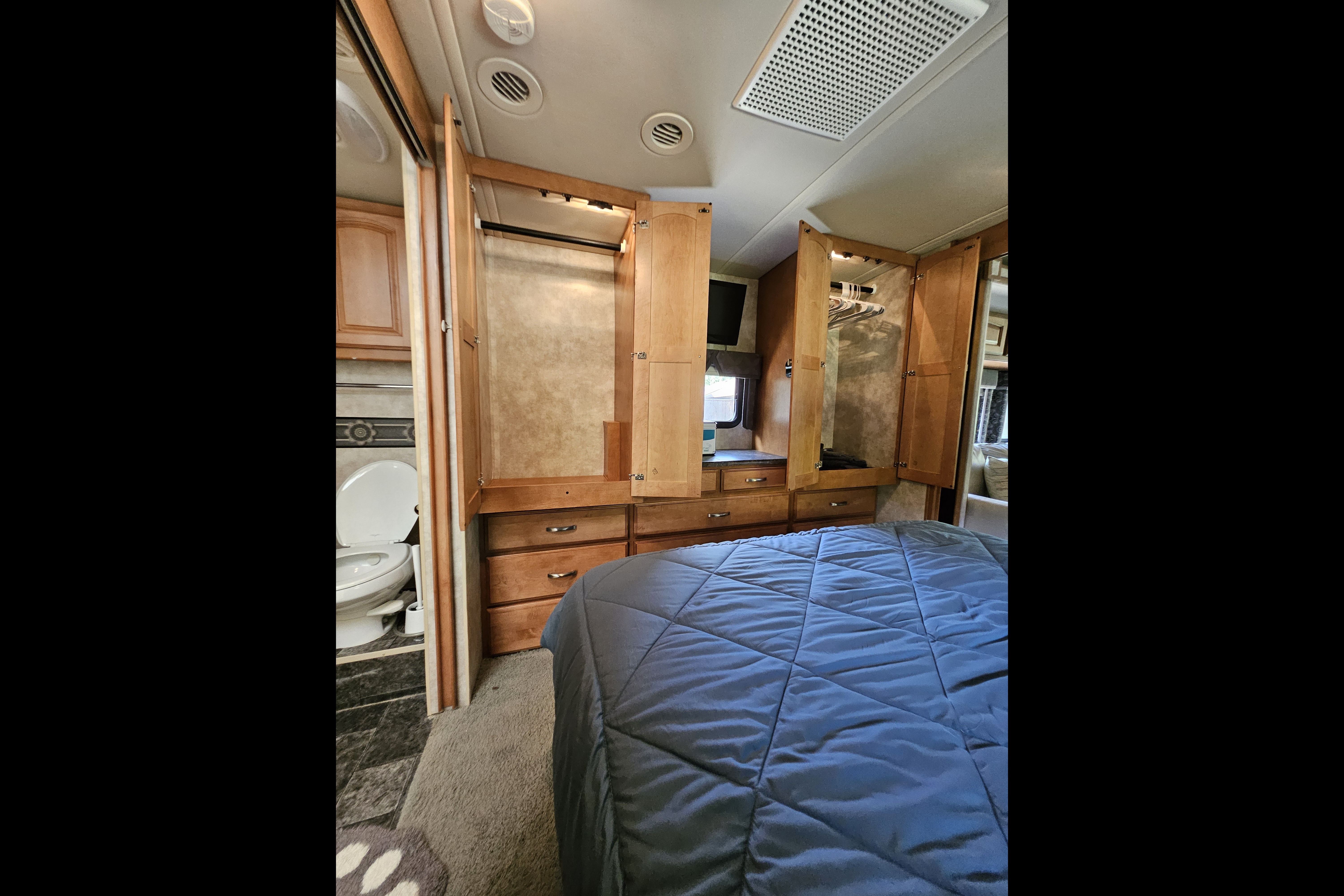 2013 Winnebago Vista 35F Class A