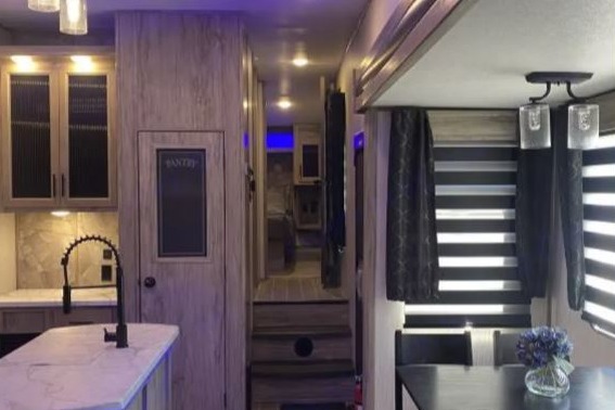 Arctic Wolf 291RL Fifth Wheel