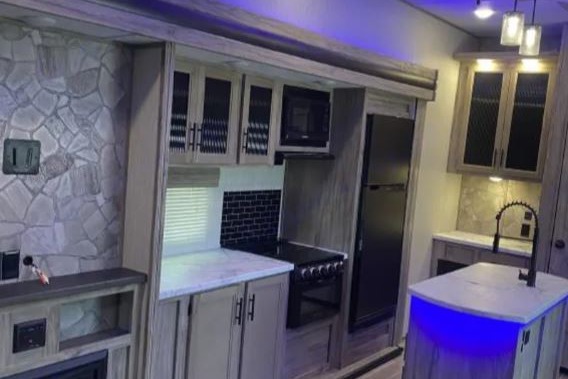 Arctic Wolf 291RL Fifth Wheel