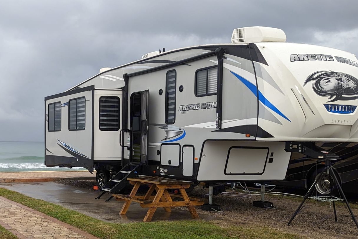 Arctic Wolf 291RL Fifth Wheel