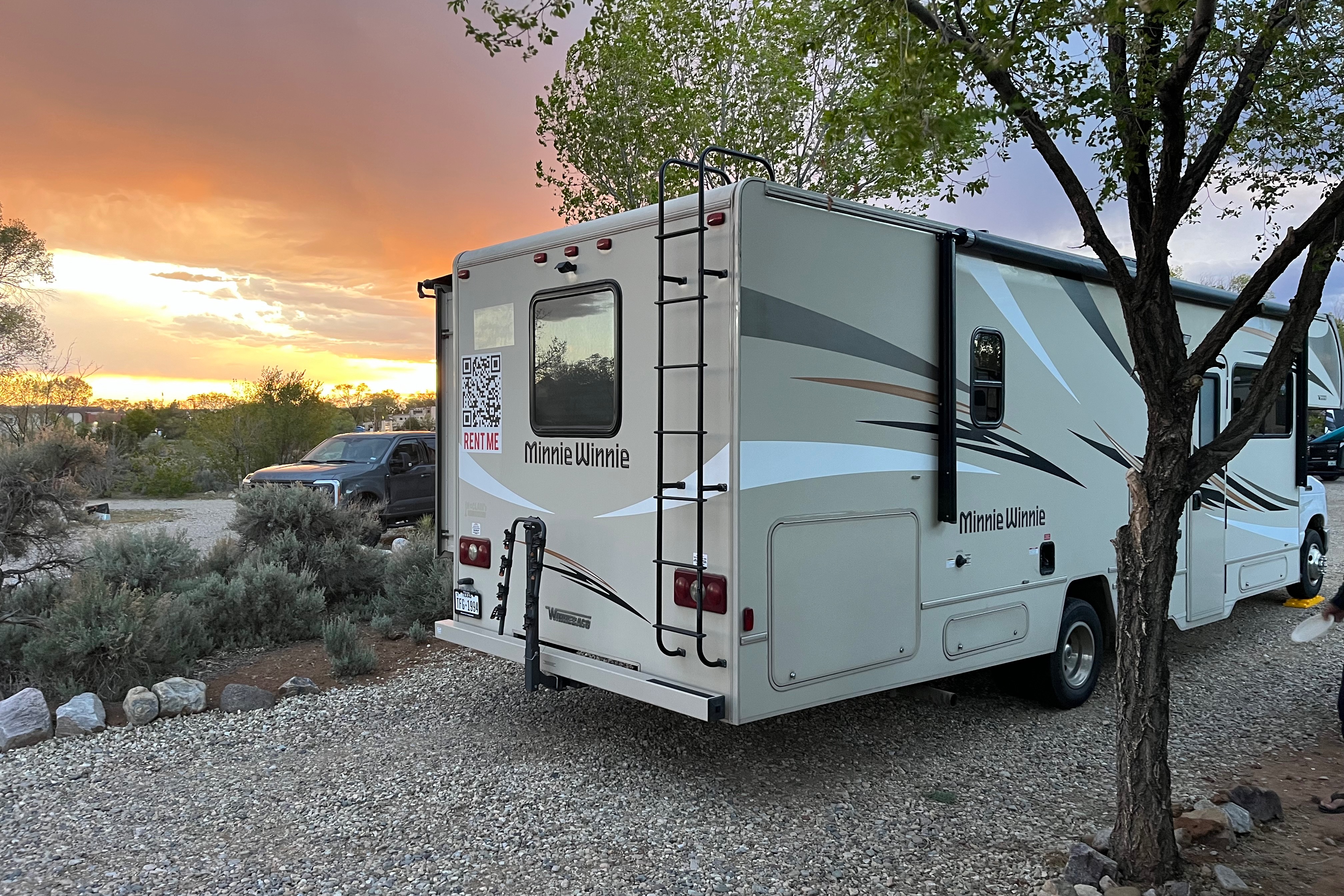 Winnebago Minnie Winnie bunk house 31G Class C