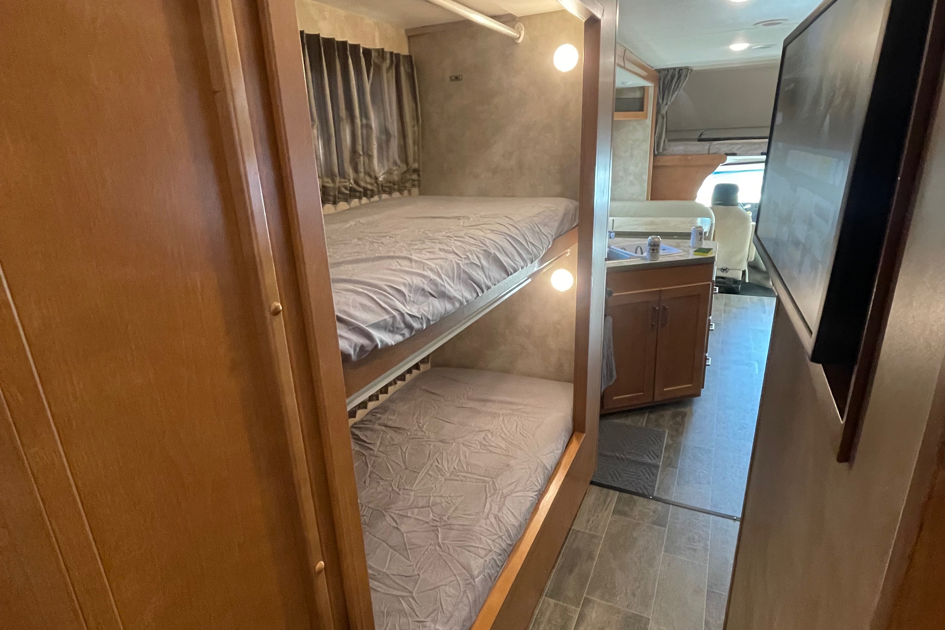 Winnebago Minnie Winnie bunk house 31G Class C