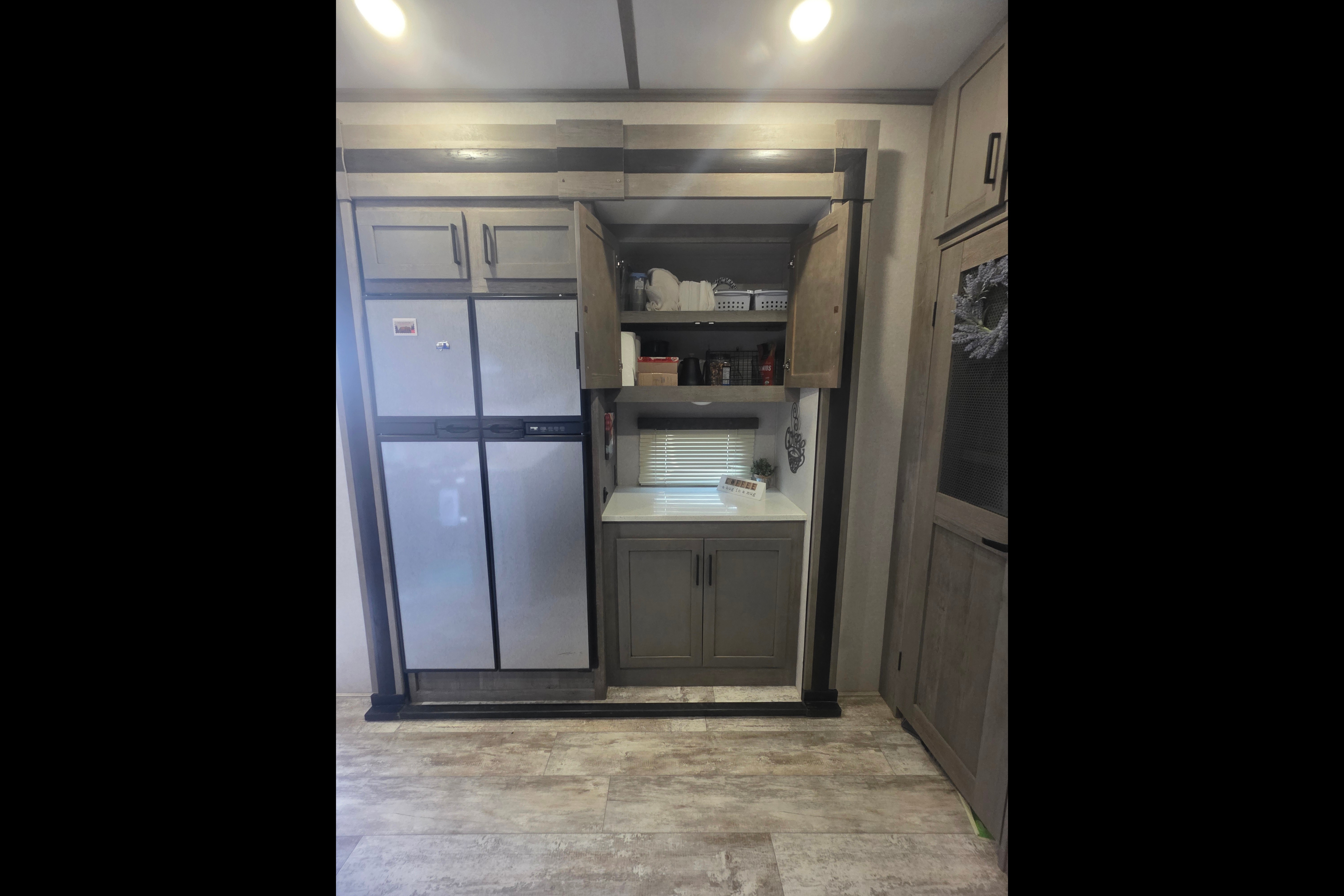 Katie's Keystone Carbon 418 Toy Hauler