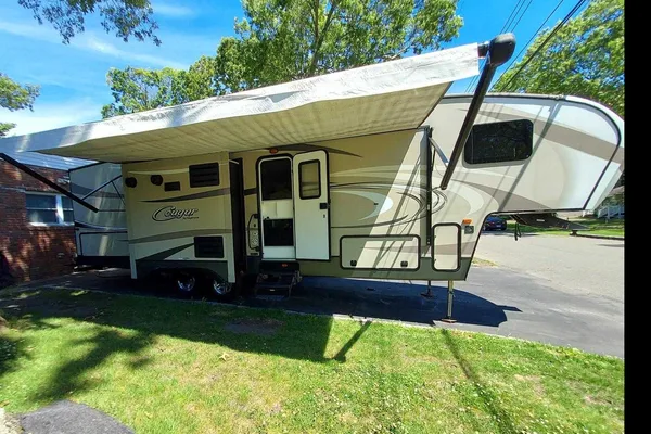 Larry's Keystone Cougar xlite Fifth Wheel