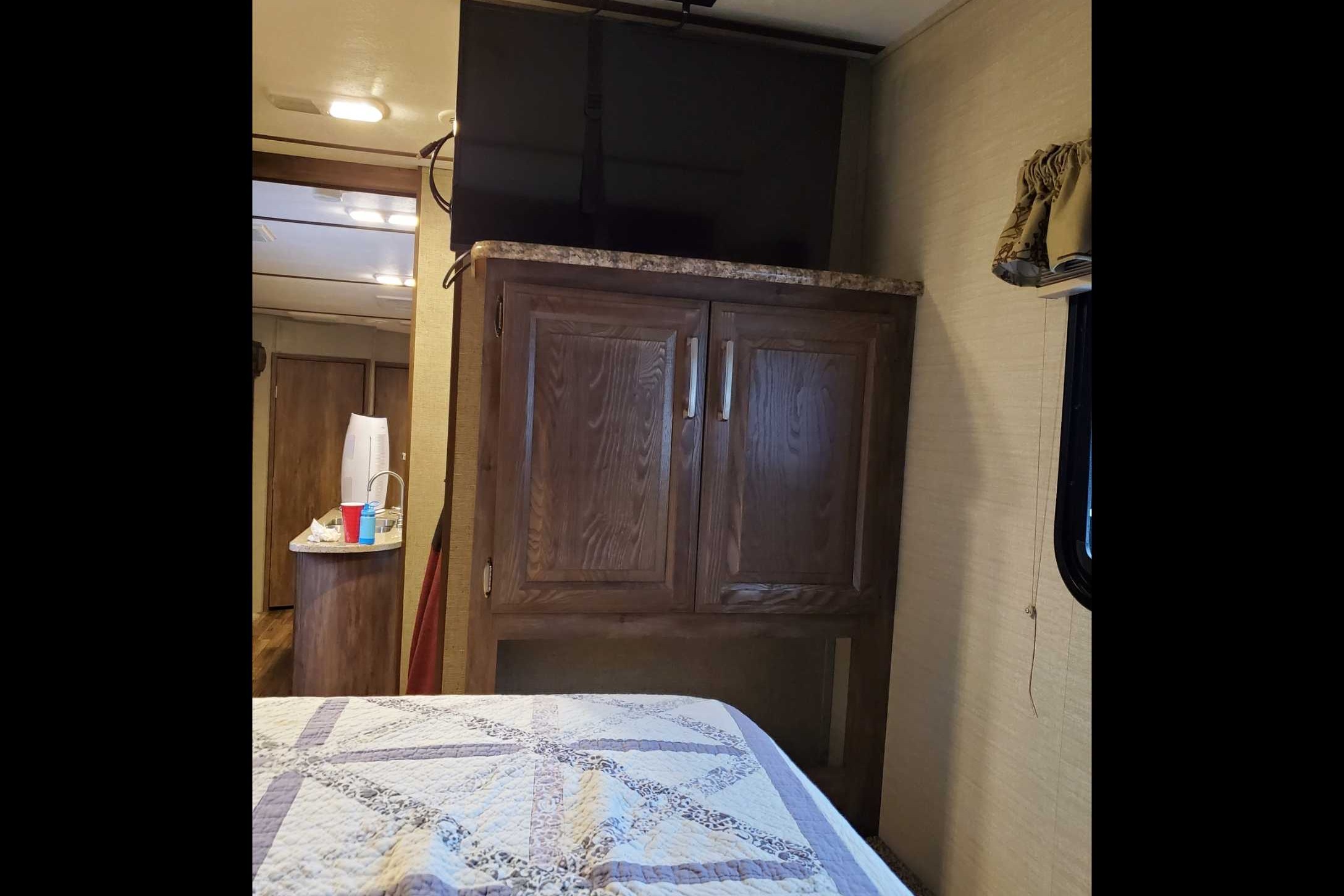 Larry's Keystone  Cougar  xlite Fifth Wheel