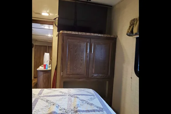 Larry's Keystone Cougar xlite Fifth Wheel