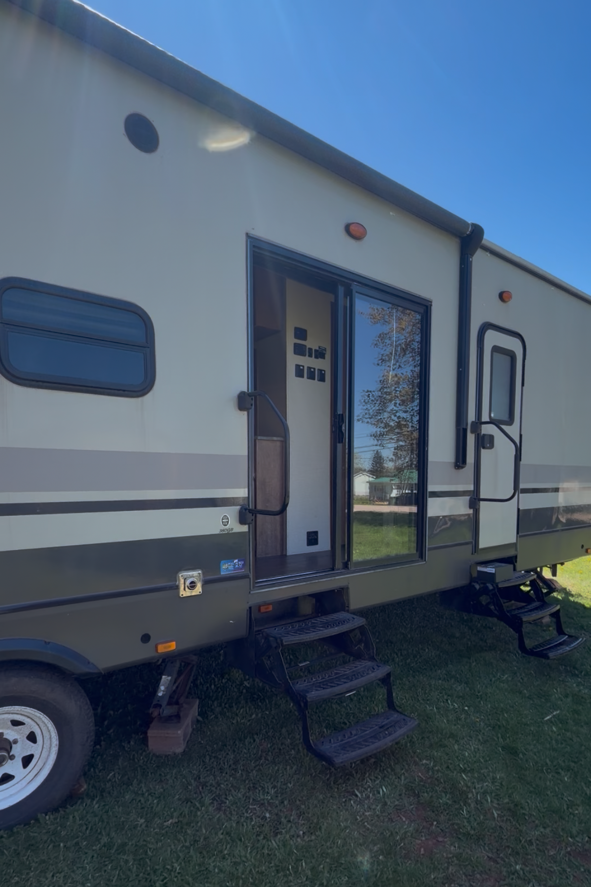 Aurora's Hampton Crossroads Travel Trailer