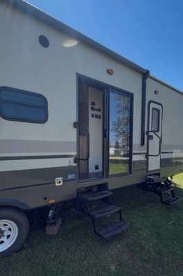 Aurora's Hampton Crossroads Travel Trailer