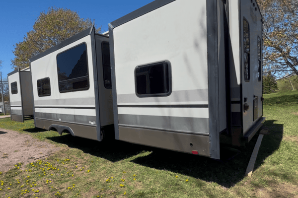 Aurora's Hampton Crossroads Travel Trailer