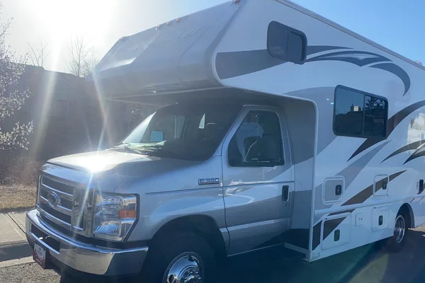 Fleet #C7 Mid-size Class C – Luxury Option for Families & Friends (Sleeps 4 Adults, 2 Children)