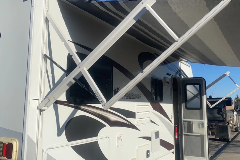 Fleet #C7 Mid-size Class C – Luxury Option for Families & Friends (Sleeps 4 Adults, 2 Children)