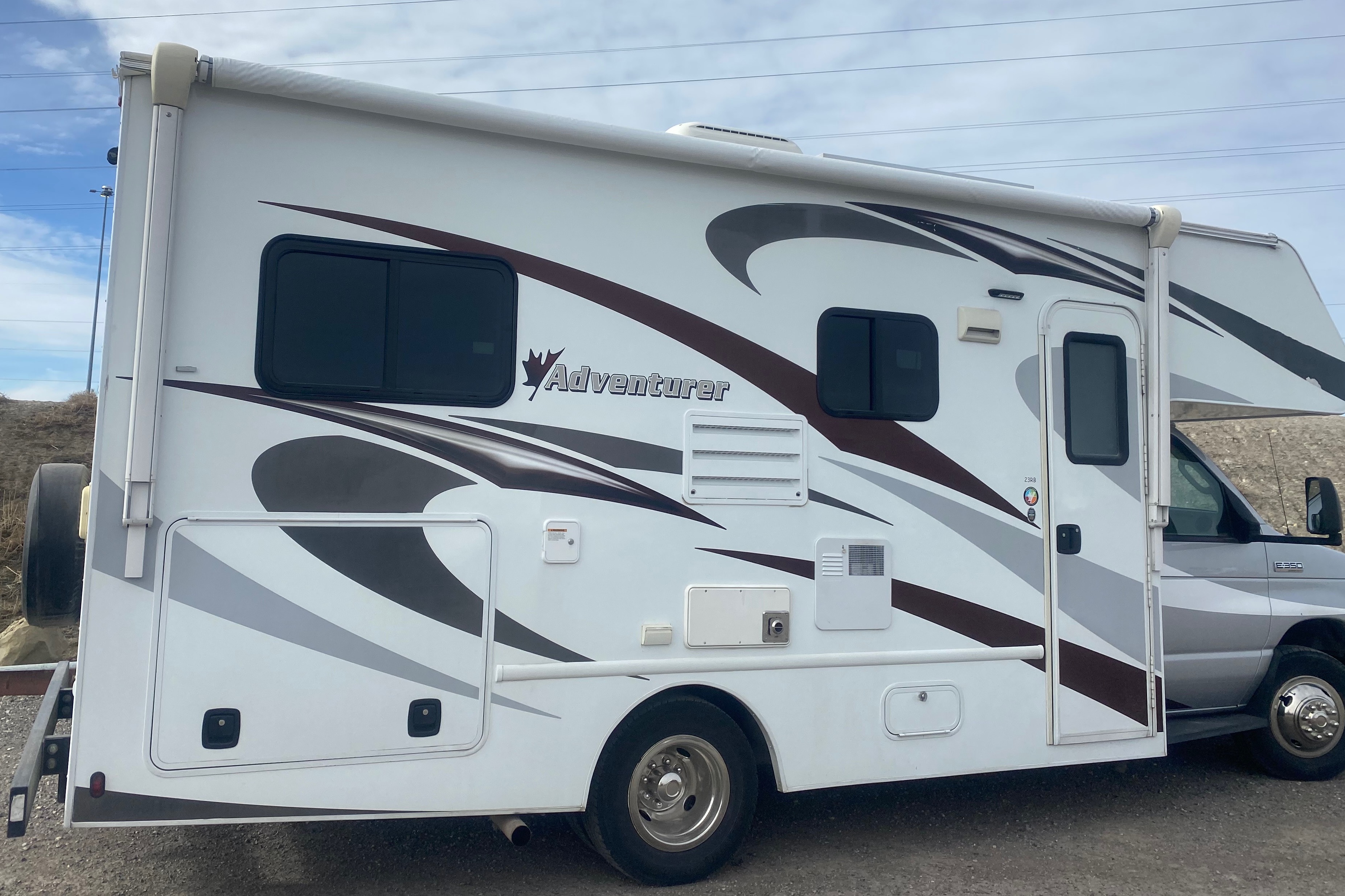 Fleet #C7 Mid-size Class C – Luxury Option for Families & Friends (Sleeps 4 Adults, 2 Children)