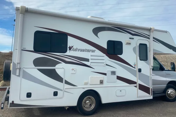 Fleet #C7 Mid-size Class C – Luxury Option for Families & Friends (Sleeps 4 Adults, 2 Children)