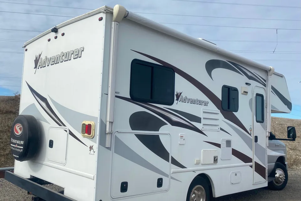 Fleet #C7 Mid-size Class C – Luxury Option for Families & Friends (Sleeps 4 Adults, 2 Children)