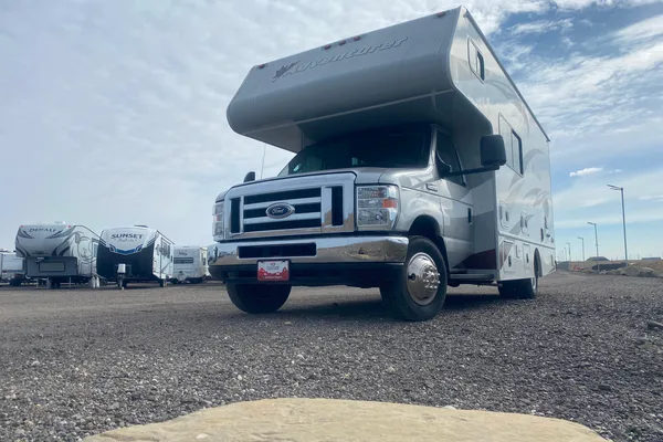 Fleet #C7 Mid-size Class C – Luxury Option for Families & Friends (Sleeps 4 Adults, 2 Children)