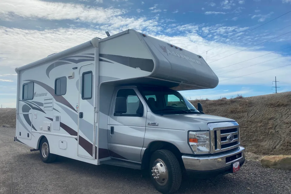 Fleet #C7 Mid-size Class C – Luxury Option for Families & Friends (Sleeps 4 Adults, 2 Children)
