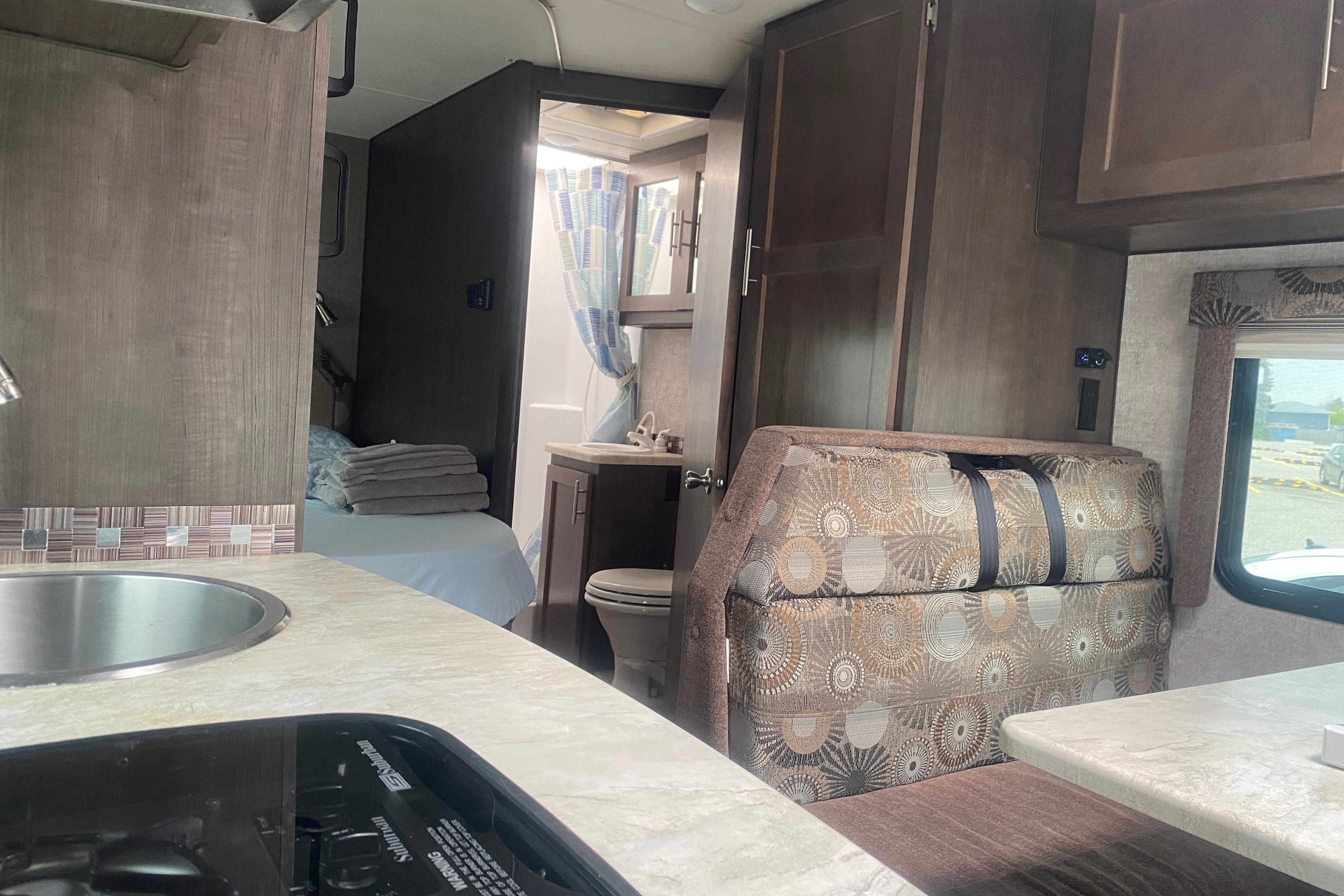 Fleet #C7 Mid-size Class C – Luxury Option for Families & Friends (Sleeps 4 Adults, 2 Children)