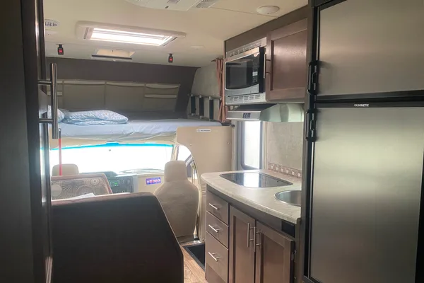 Fleet #C7 Mid-size Class C – Luxury Option for Families & Friends (Sleeps 4 Adults, 2 Children)